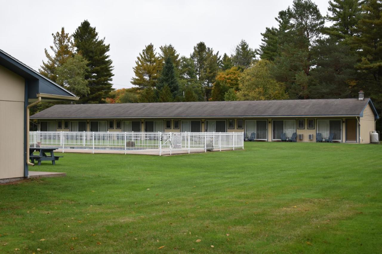 Country Club Motel أولد فورغ المظهر الخارجي الصورة